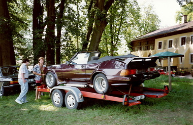 Capri III Cabrioletumbau mit dem Hnger angekommen
Capri III convertible conversion arrived with the trailer
Capri III converti en cabriolet arriv avec la remorque